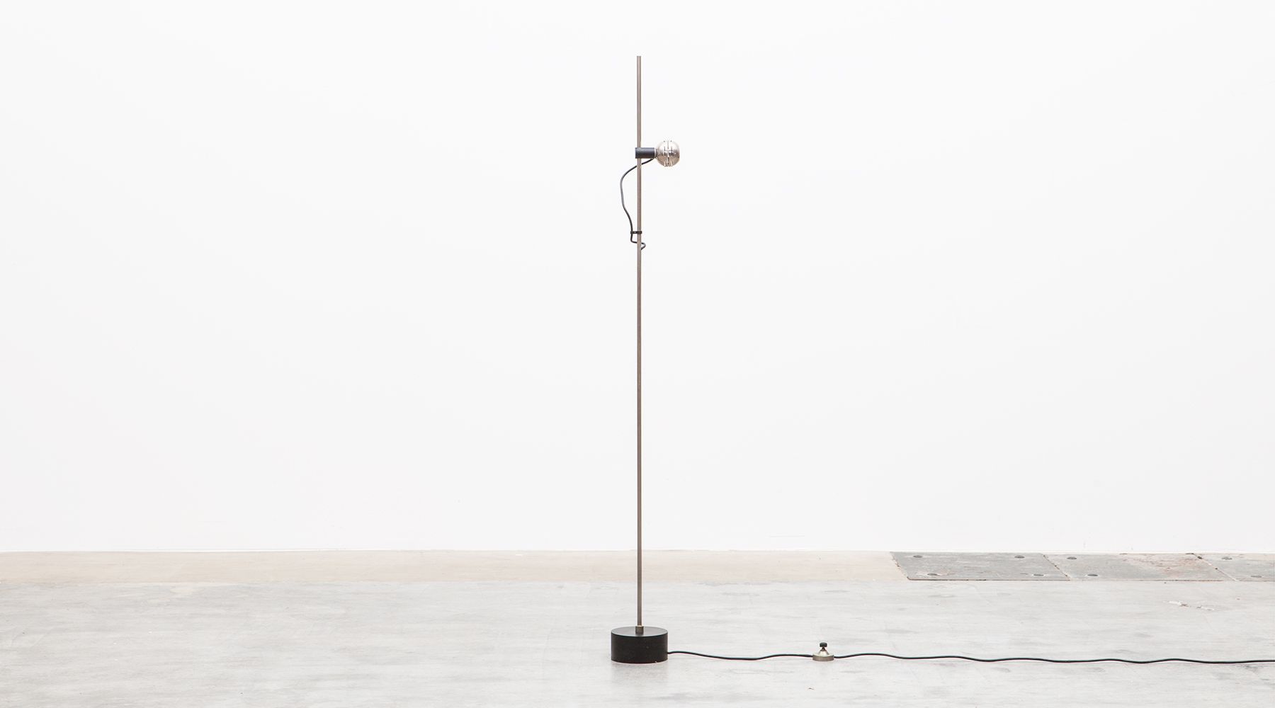 floor lamp (b)