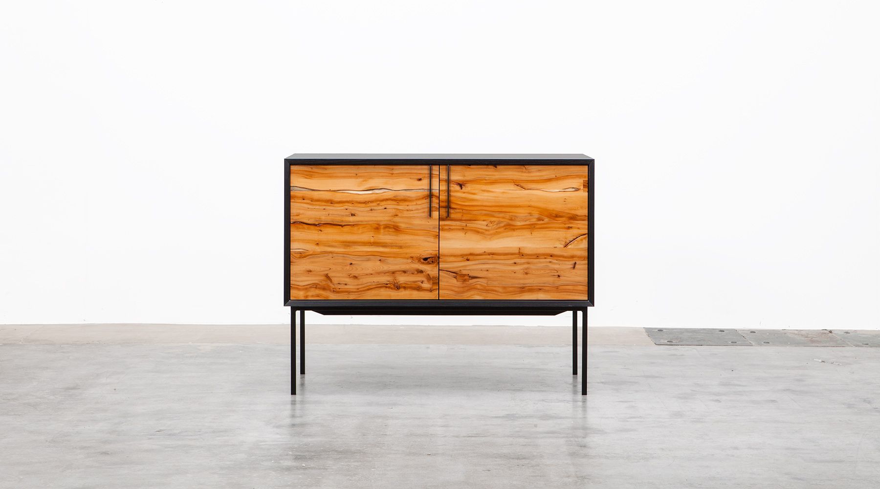 sideboard (b)