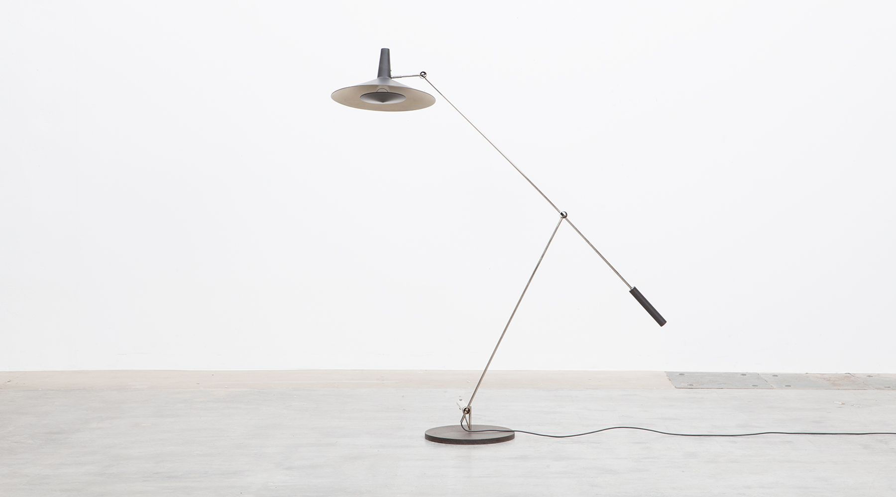Floor lamp (b)