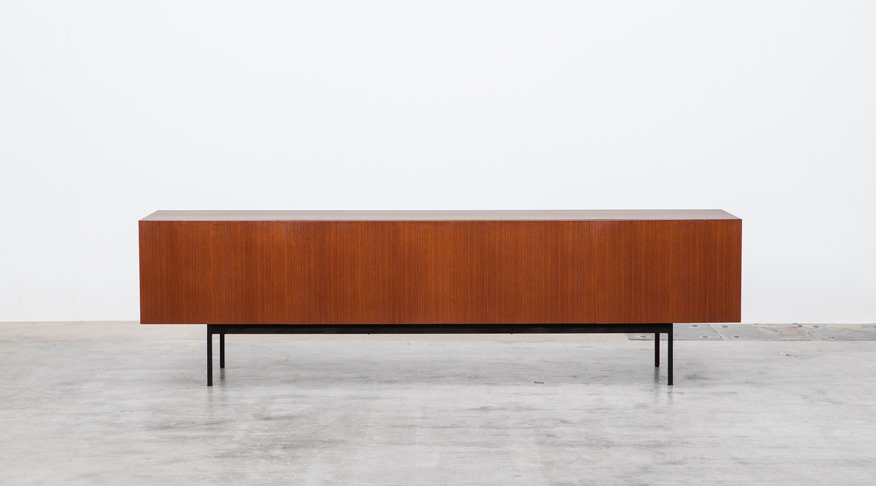 sideboard (b)
