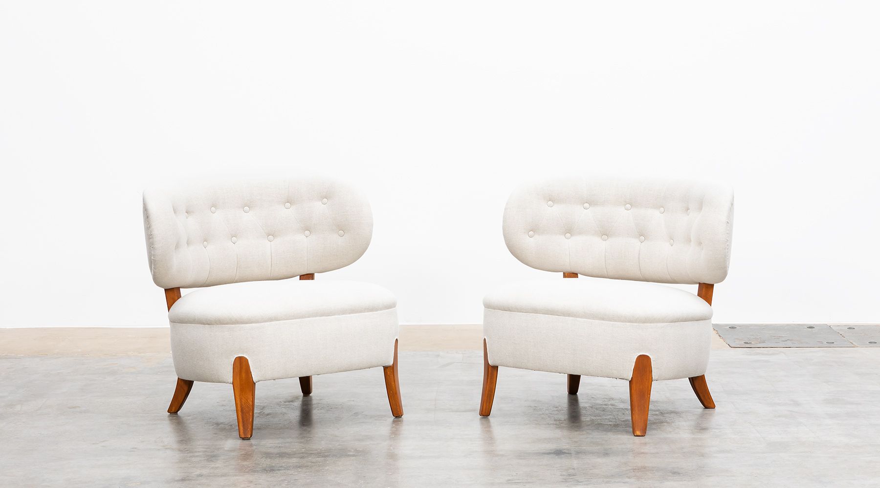 Lounge chairs (c) (2)