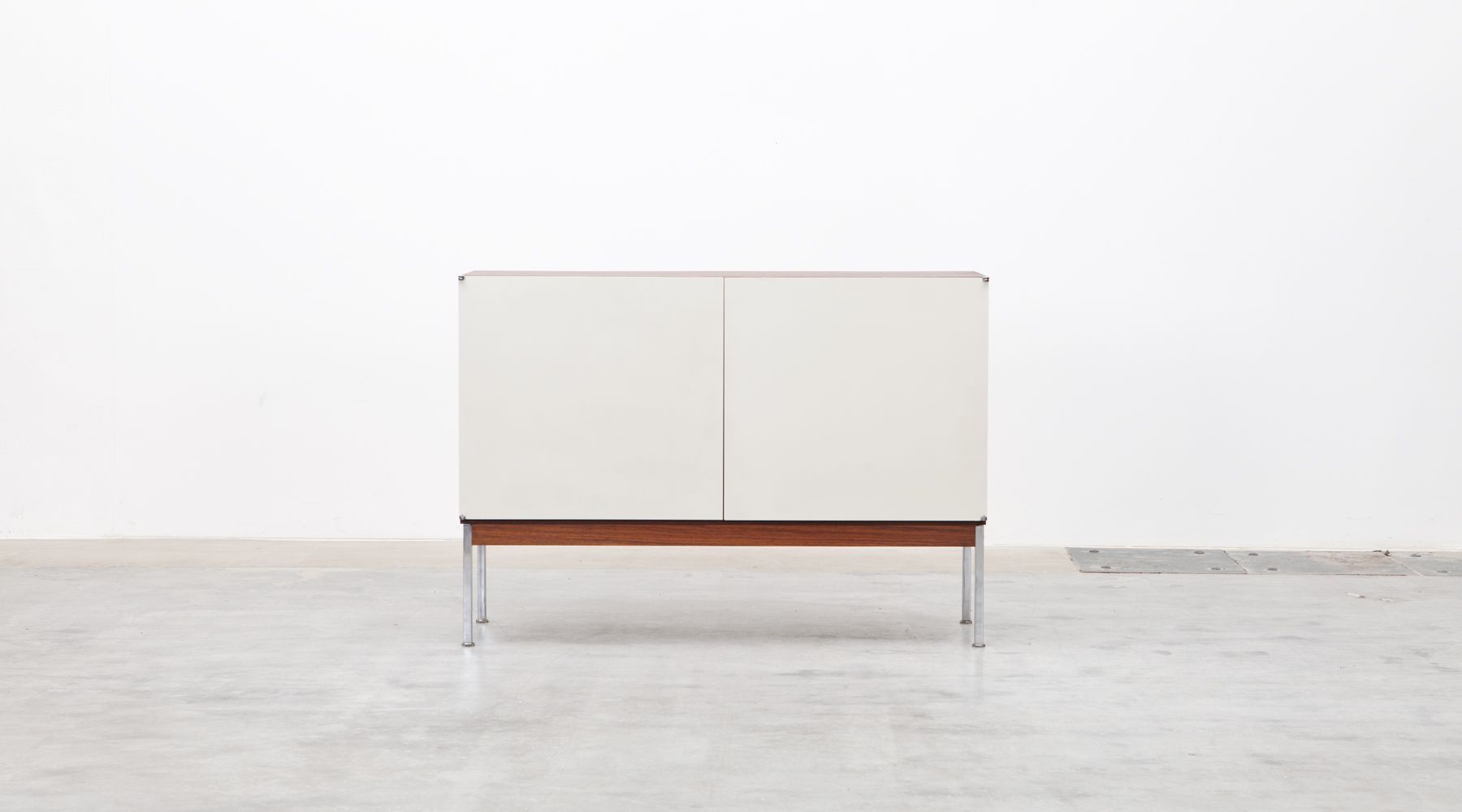 sideboard (e)