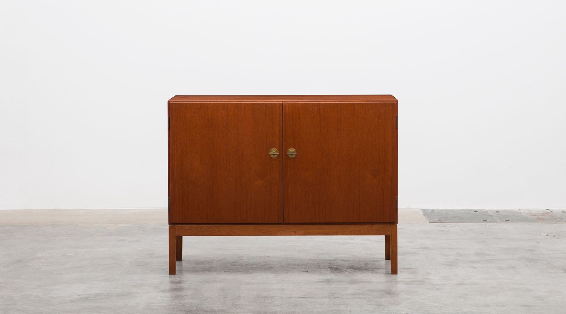 sideboard (e)