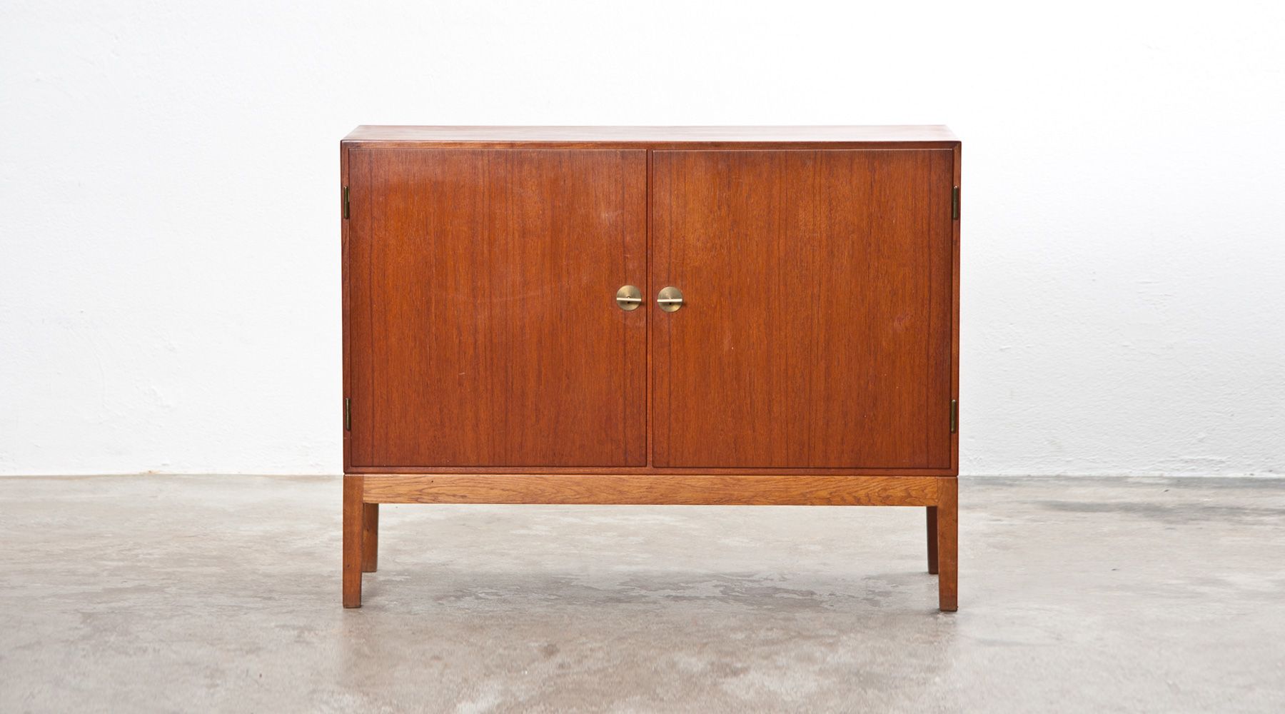sideboard (d)
