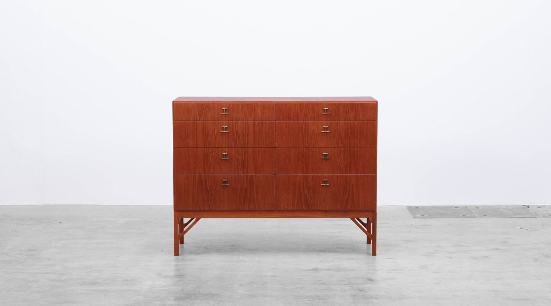 sideboard (b)
