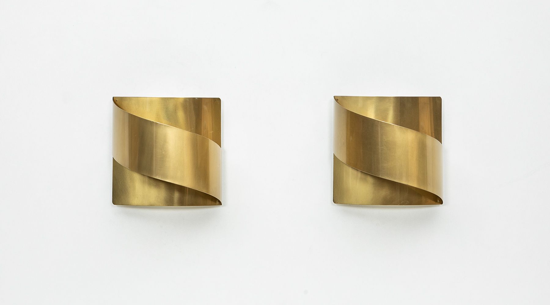 Wall mounted lamps (2) (a)