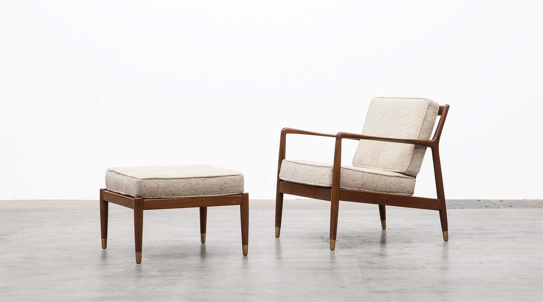 lounge chair with ottoman