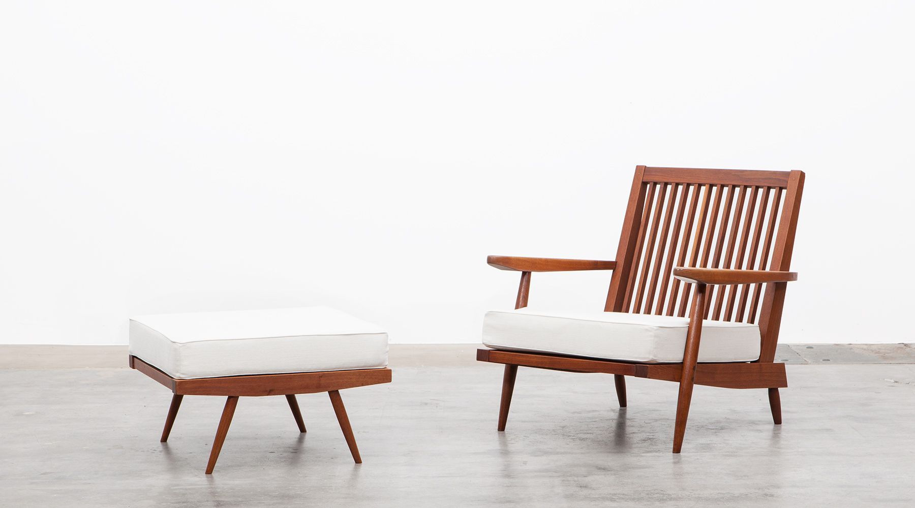 lounge chair with ottoman