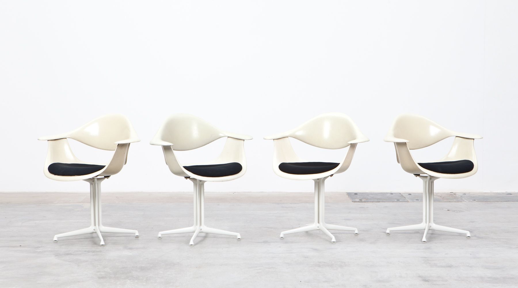 DAF armchairs upholstered (6)