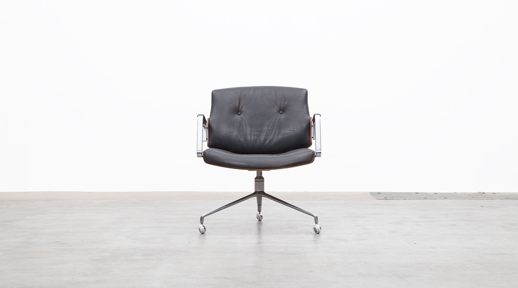 swivel chair (b)