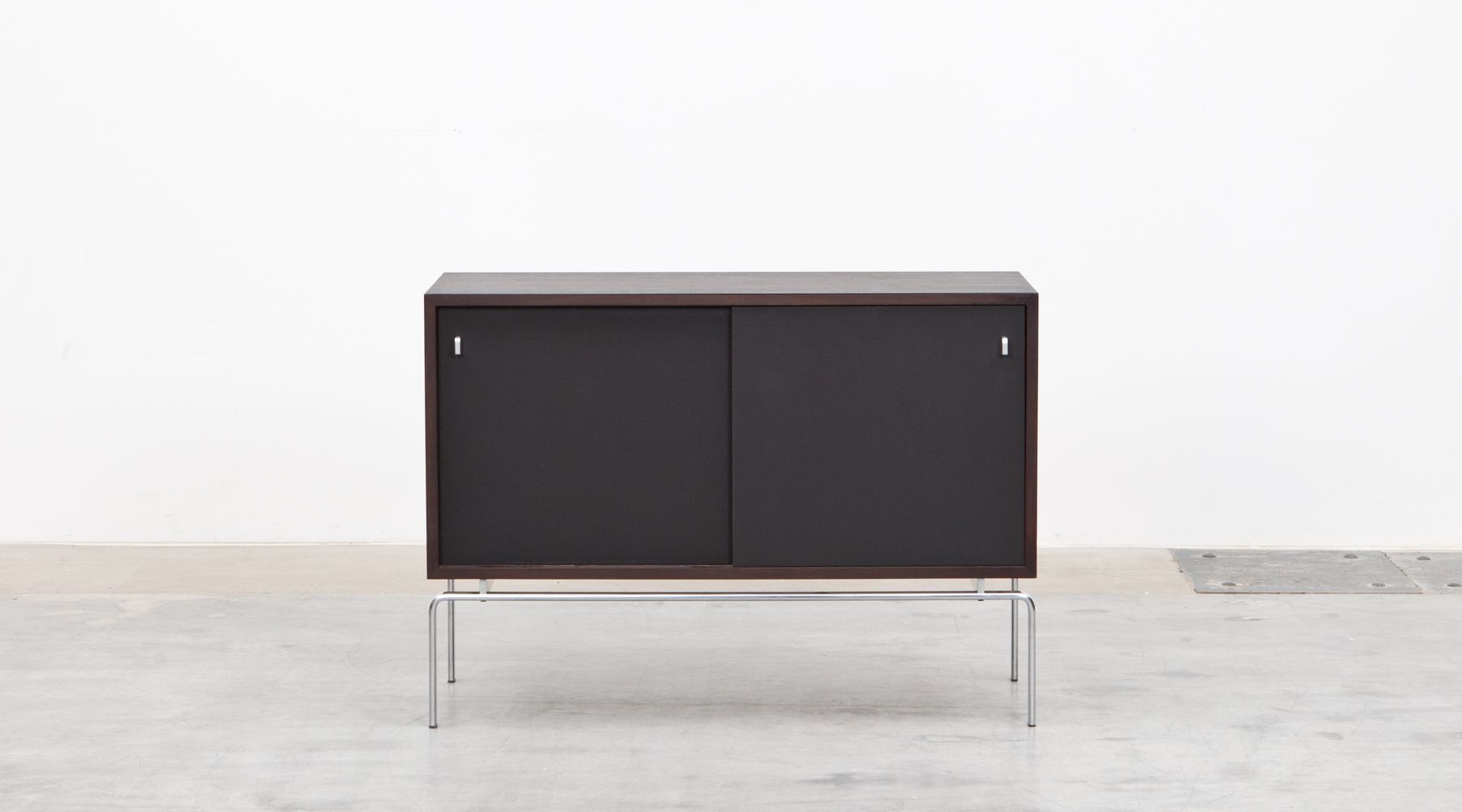 sideboard (b)