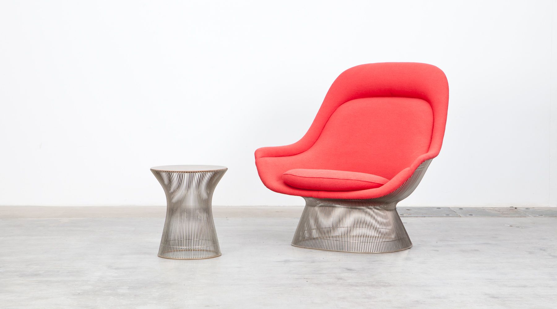 Lounge Chair with Sidetable