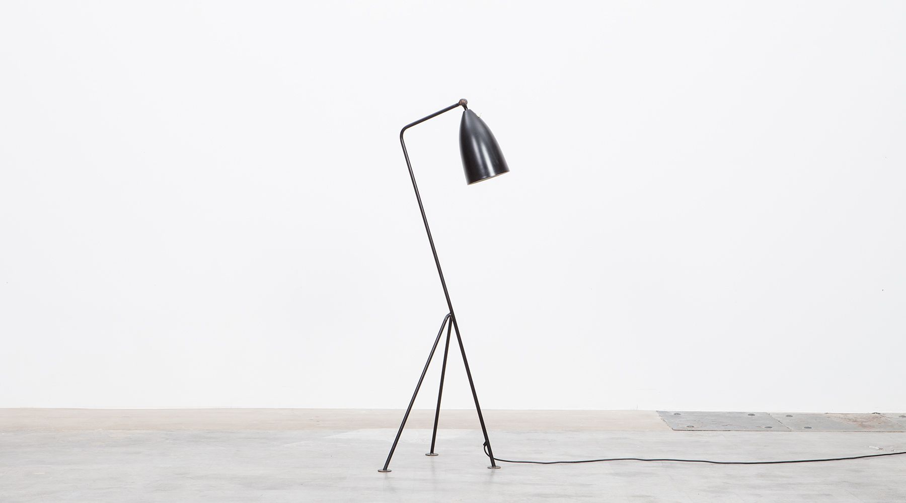 floor lamp (b)