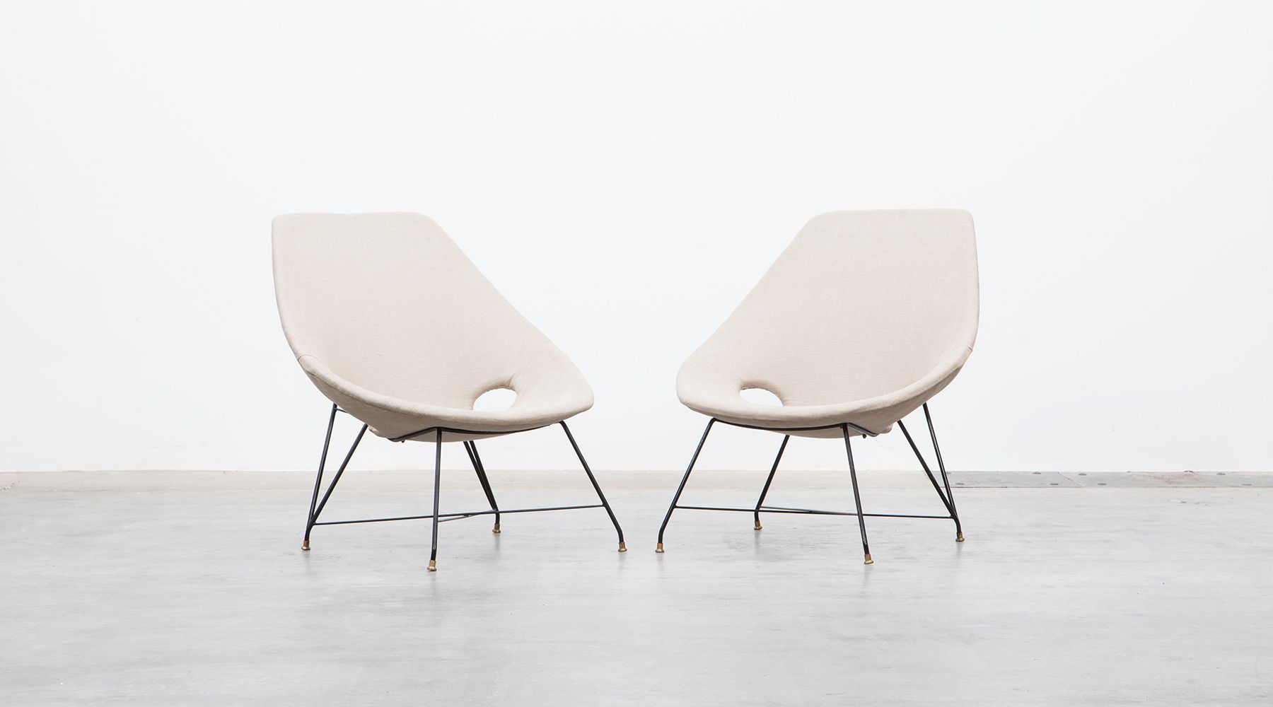 Lounge chairs (2) (f)