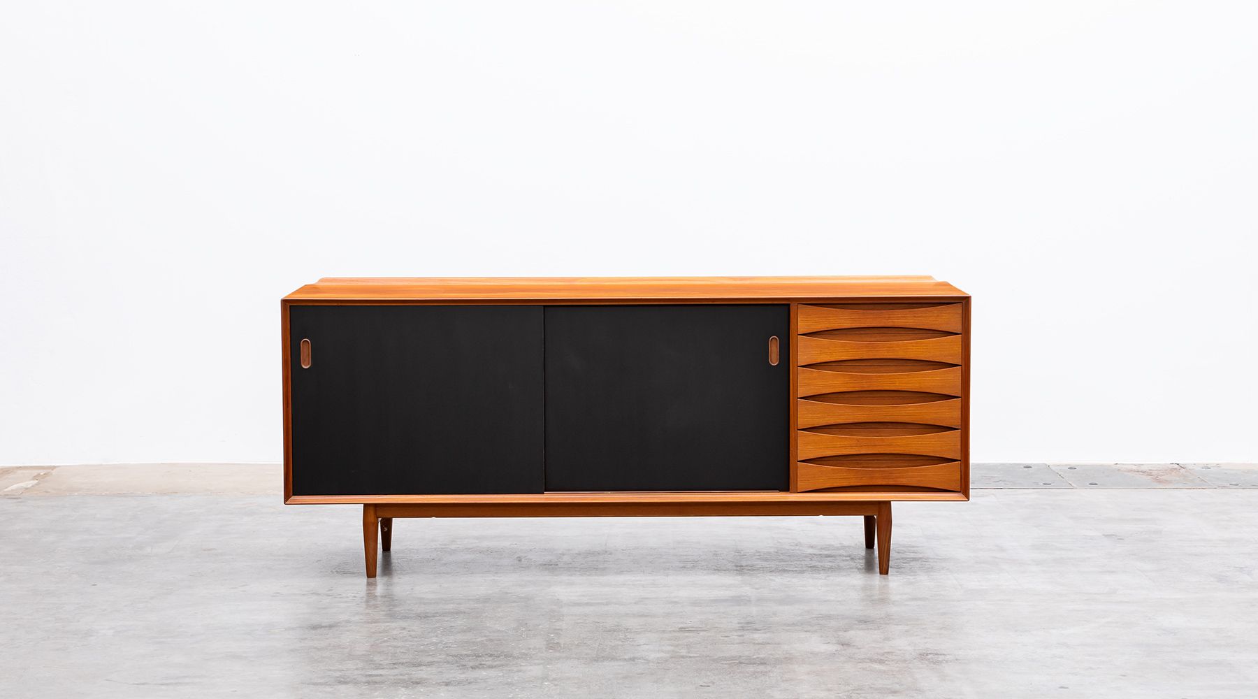 sideboard 