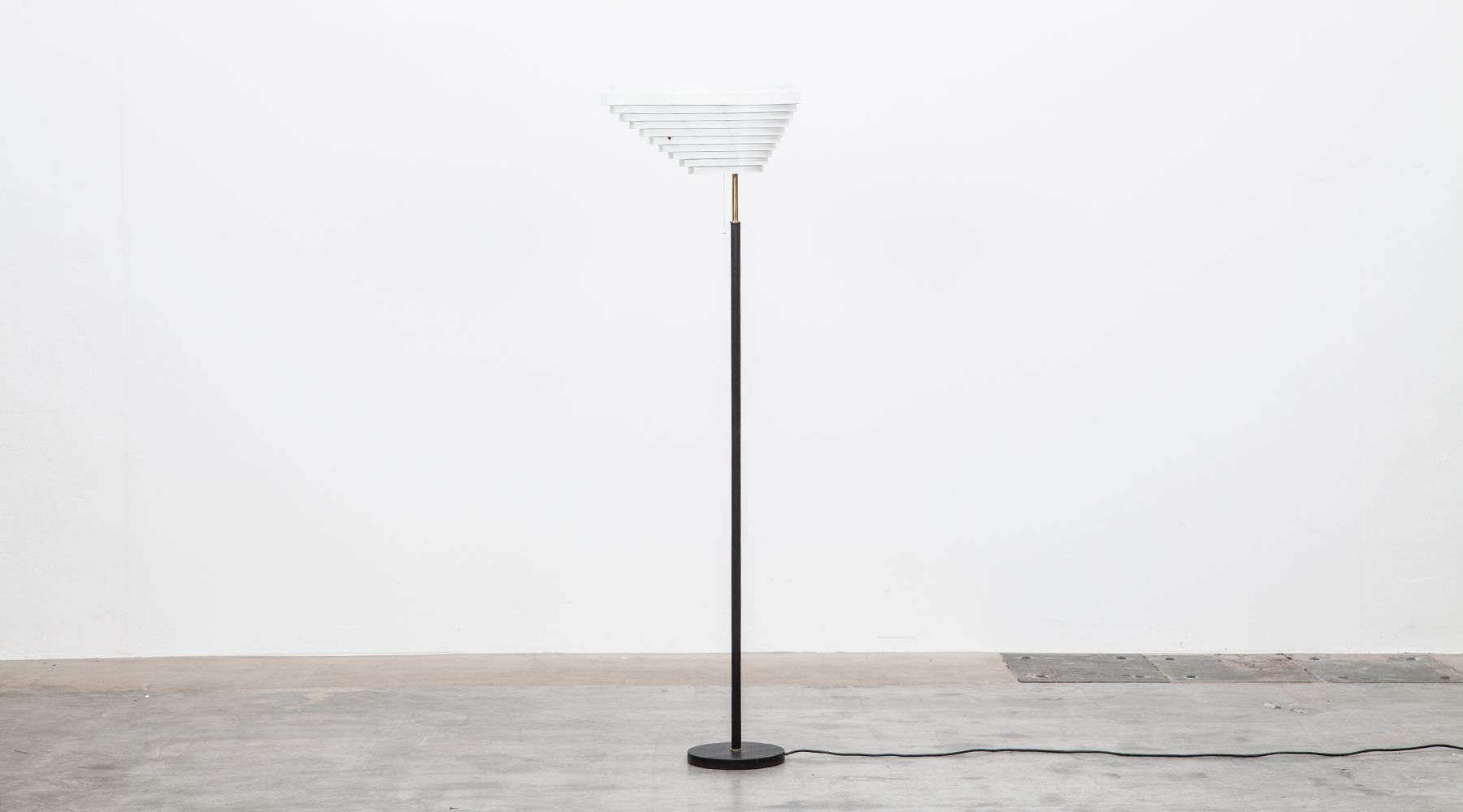 floor Lamp (a)
