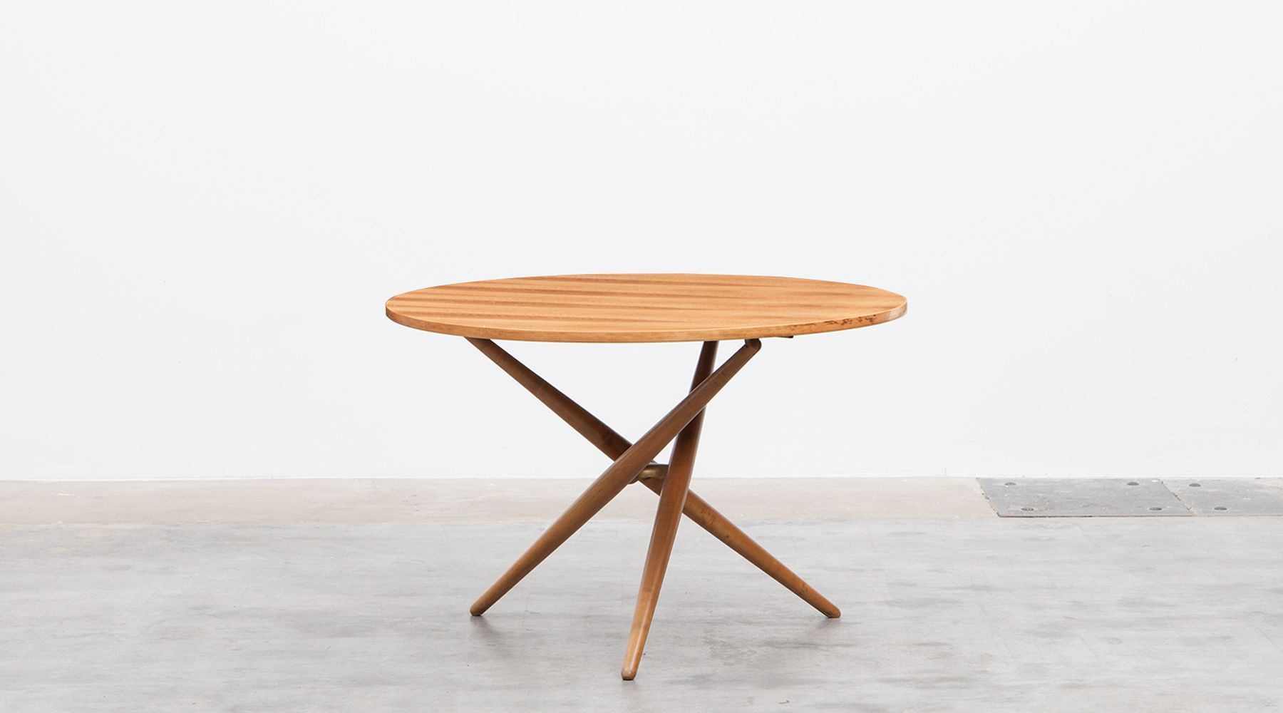 Eat-tee-table (i)