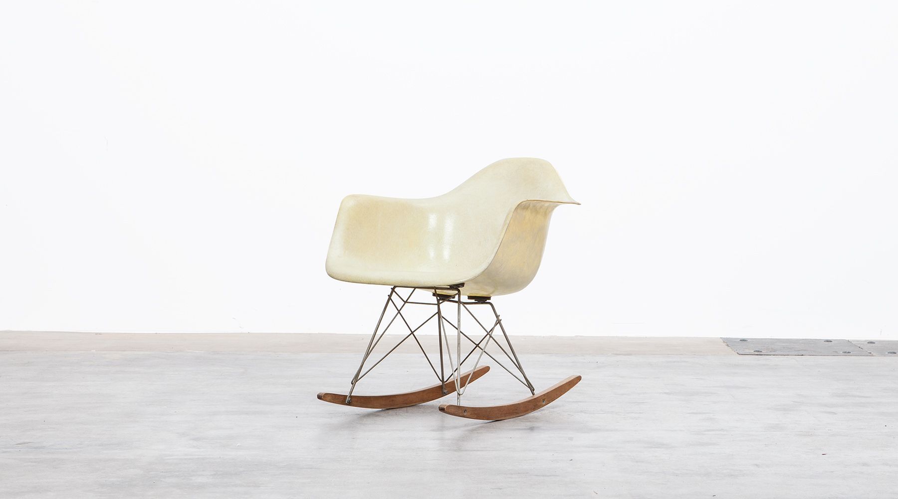 RAR rocking chair (b)